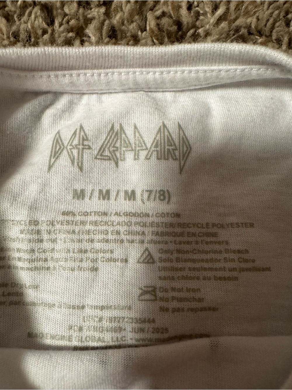 Def Leppard Kids White Graphic Tee with Leopard Design - Picture 2 of 2